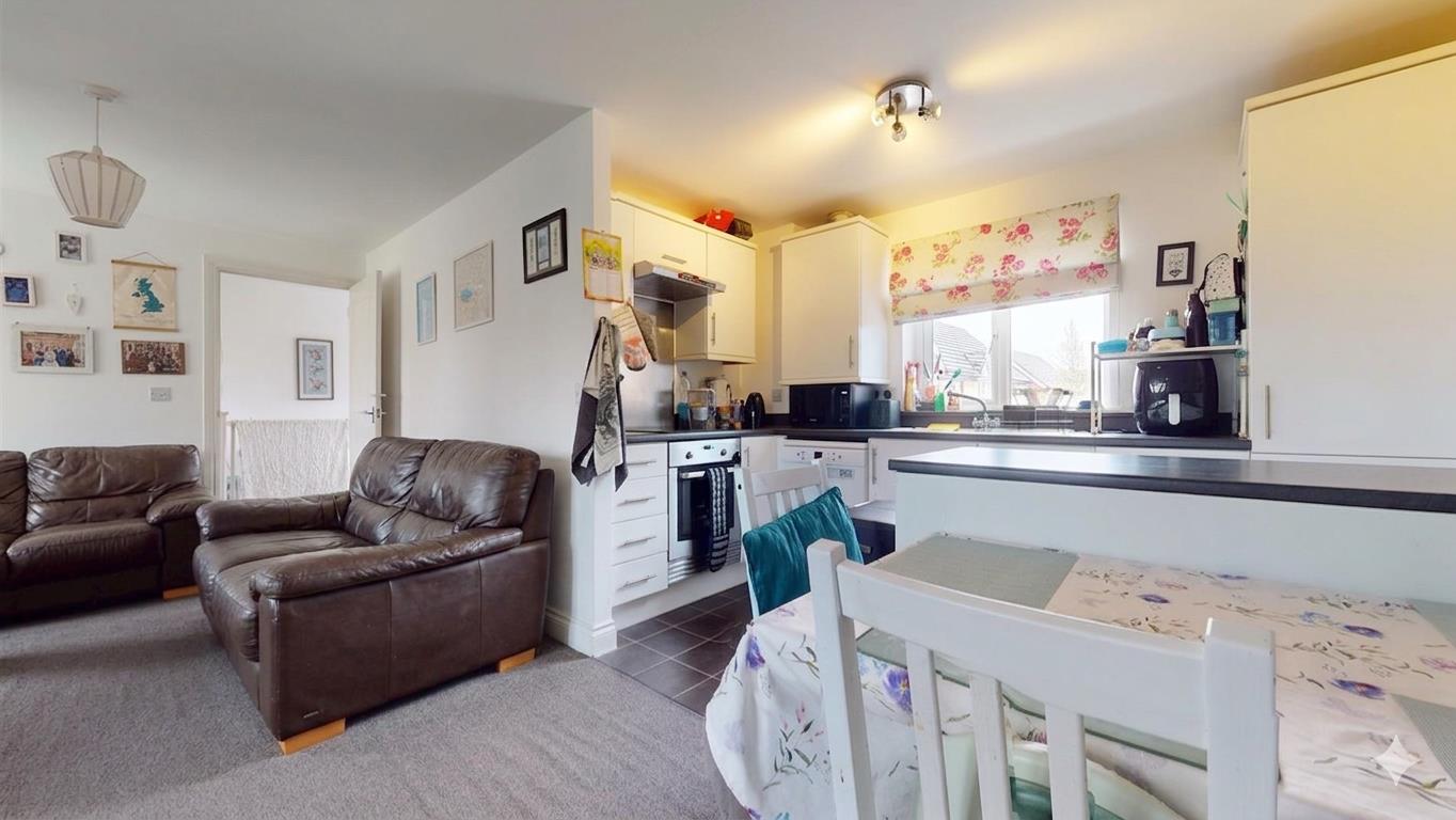 3 bed property in Llewellyn Chase, Milton Keynes